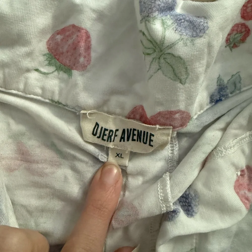 Djerf Avenue Go Slow Summer Berries Pajamas Size XL - Picture 3 of 8